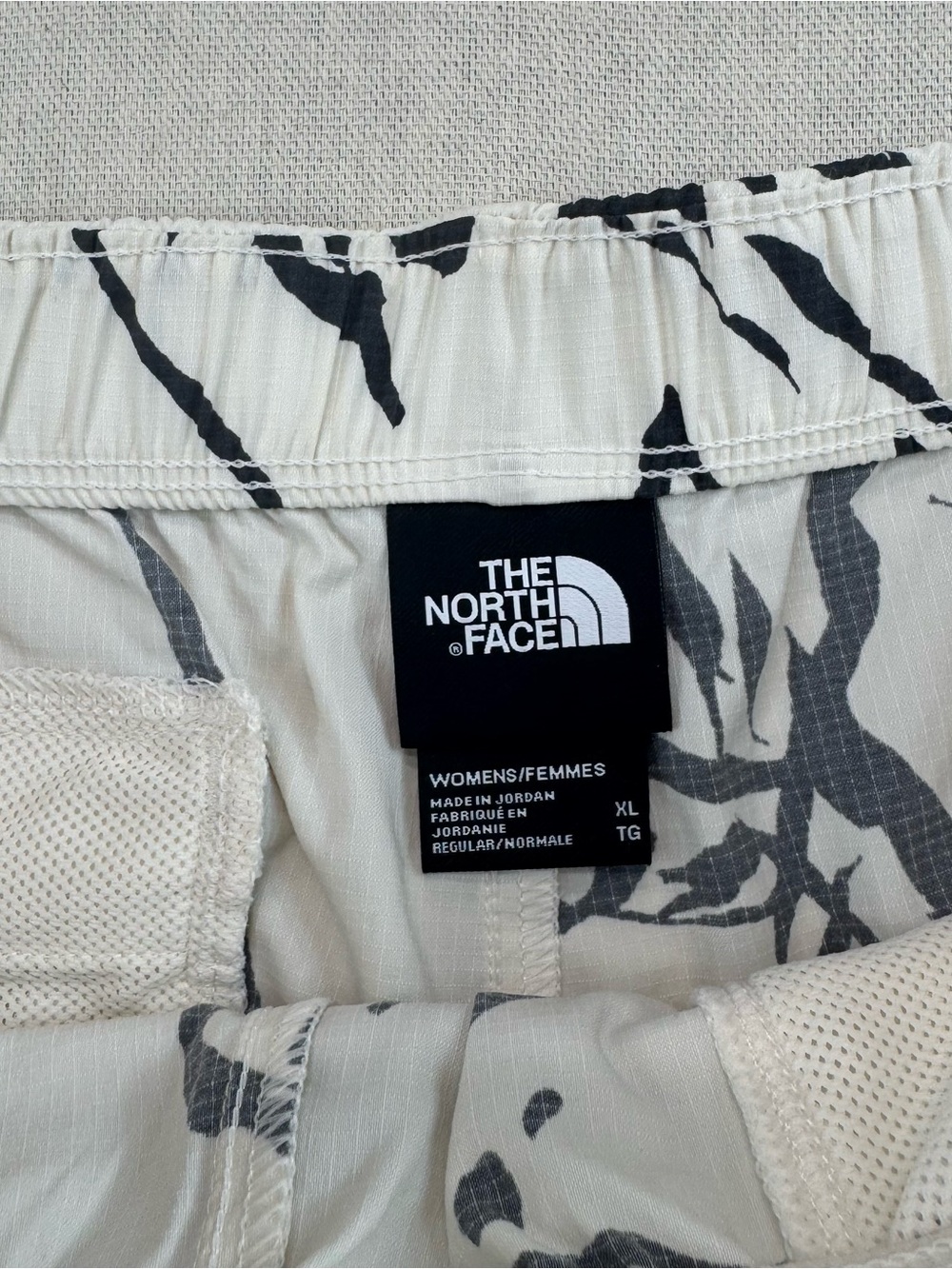 The North Face Women's Class V Pathfinder Pull-on Short Size XL White Black - Picture 4 of 13